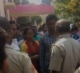 ବାସକୁ ଅପେକ୍ଷା