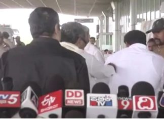 ସର୍ବ ସମ୍ମୁଖରେ ସହଯୋଗୀଙ୍କୁ ଶକ୍ତ ଚାପୁଡା