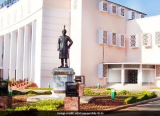 ଆରମ୍ଭରୁ ହଟ୍ଟଗୋଳ