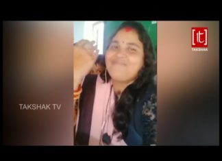 ଶ୍ରେଣୀ ଗୃହରେ ଟିକ୍ଟକ୍ କରୁଛନ୍ତି ଶିକ୍ଷୟିତ୍ରୀ