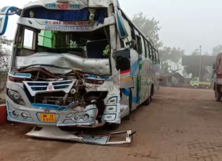 ଟ୍ରକକୁ ଧକ୍କା ଦେଲା ତୀର୍ଥଯାତ୍ରୀ ବସ୍