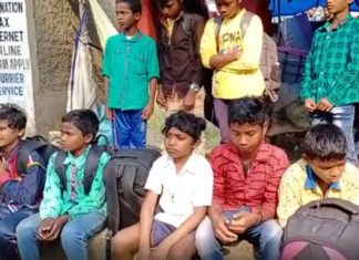 ପ୍ରଧାନଶିକ୍ଷକଙ୍କ କରୋନା ଭୟ ପାଇଁ ହଟହଟ୍ଟା ହେଲେ ଛାତ୍ରଛାତ୍ରୀ