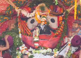 ଶୃଙ୍ଖଳାରେ ଗୁଣ୍ଡିଚା ମନ୍ଦିରରେ ପହଁଞ୍ଚିଲେ ତିନି ଠାକୁର