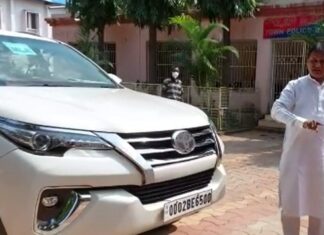 ବିଧାୟକଙ୍କ ଗାଡି ଉପରକୁ ବୋମାମାଡ