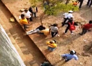 ଜୟଦେବ ବିହାର ବ୍ରିଜ୍ ଉପରୁ ତଳକୁ ଖସି ପଡିଲେ ଯୁବକ