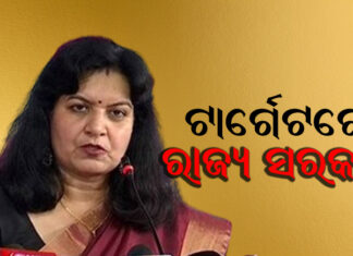 ଜଣେ ବ୍ୟକ୍ତି, ୩ ପଦ କେମିତି?
