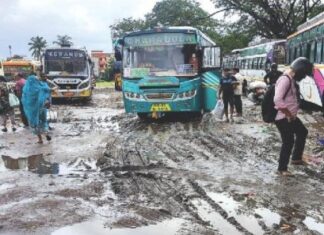 କାଦୁଅ ପଚପଚ ବାଦମବାଡୀ ବସଷ୍ଟାଣ୍ଡ