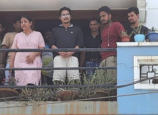 ଘର ବାଲକୋନୀଙ୍କୁ ଆସି କହିଲେ ବାବୁସାନ