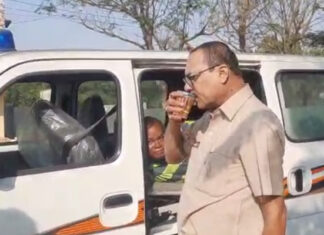 ଆମ୍ବୁଲାନ୍ସ ଭିତରେ ମଦ ଥେରାପି
