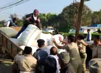 ଅଚାନକ ନବୀନ ନିବାସ ଆଗରେ ପହଞ୍ଚିଗଲେ ଚାଷୀ …