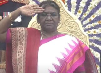 କର୍ତ୍ତବ୍ୟପଥରେ ରାଷ୍ଟ୍ରପତି କଲେ ପତାକା ଉତ୍ତୋଳନ
