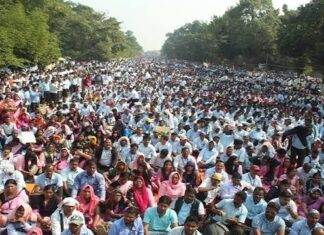 ଧାରଣାରେ ବସିଛନ୍ତି ହଜାର ହଜାର ଶିକ୍ଷକ