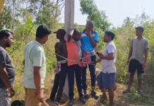 ବିଦ୍ୟୁତ କର୍ମଚାରୀଙ୍କୁ ଖୁଣ୍ଟରେ ବାନ୍ଧିଲେ ଗ୍ରାମବାସୀ