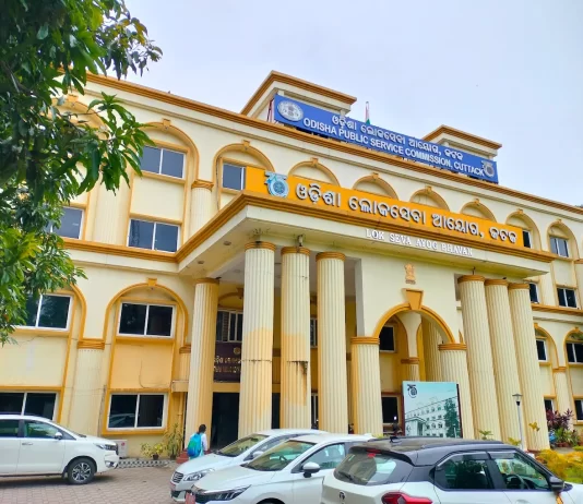 OPSC ପରୀକ୍ଷାରେ କପି କରି ଧରାପଡ଼ିଲେ ପରୀକ୍ଷାର୍ଥୀ