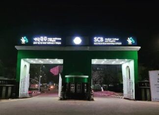 SCBରେ ଜୁନିଅର ଡାକ୍ତରଙ୍କ ବିକ୍ଷୋଭ: OMSA ର ସମର୍ଥନ