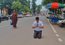 ମା’ଙ୍କ ଚିକିତ୍ସା ଓ ଚାକିରି ପାଇଁ ଦଣ୍ଡବତ ଯାତ୍ରା, ସିଏମଙ୍କୁ ଭେଟିବାକୁ ବାହାରିଲେ ରୁଦ୍ରନାଥ