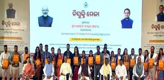 ୧୬ତମ ନିଯୁକ୍ତି ମେଳା: ୧୩୨୬ ନବନିଯୁକ୍ତଙ୍କୁ ମୁଖ୍ୟମନ୍ତ୍ରୀ ବାଣ୍ଟିଲେ ନିଯୁକ୍ତିପତ୍ର