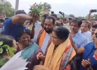 ଉପମୁଖ୍ୟମନ୍ତ୍ରୀ ପ୍ରଭାତୀ ପରିଡ଼ା ଭଦ୍ରକରେ ବନ୍ୟାସ୍ଥିତି ସମୀକ୍ଷା କଲେ