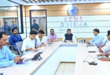 ସ୍ୱତନ୍ତ୍ର ରିଲିଫ୍ କମିଶନରଙ୍କ କଣ୍ଟ୍ରୋଲ ରୁମ୍ରେ ବାତ୍ୟା‘ଅର୍ଣ୍ଣବ’ର ସ୍ଥିତି ଓ ପରିଚାଳନା ସମୀକ୍ଷା କଲେ ମୁଖ୍ୟମନ୍ତ୍ରୀ