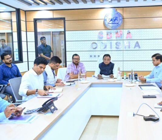ସ୍ୱତନ୍ତ୍ର ରିଲିଫ୍ କମିଶନରଙ୍କ କଣ୍ଟ୍ରୋଲ ରୁମ୍ରେ ବାତ୍ୟା‘ଅର୍ଣ୍ଣବ’ର ସ୍ଥିତି ଓ ପରିଚାଳନା ସମୀକ୍ଷା କଲେ ମୁଖ୍ୟମନ୍ତ୍ରୀ