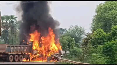 ଦୁଇ ଟ୍ରଲର ଧକ୍କାରେ ୨ ଡ୍ରାଇଭର ଜୀବନ୍ତ ଦଗ୍ଧ